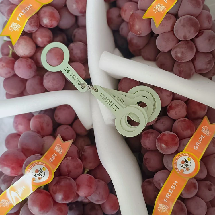Επιλεγμένα Farm Fresh Red Globe Grapes